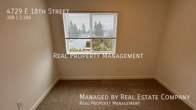 Building Photo - Newer Construction Vancouver Three Bed Tow...