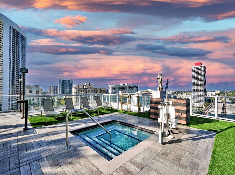Building Photo - 4111 S Ocean Dr