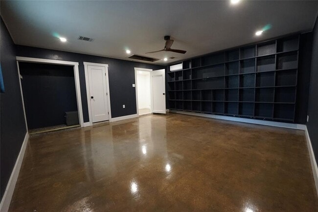 Building Photo - 8006 Tiffany Dr