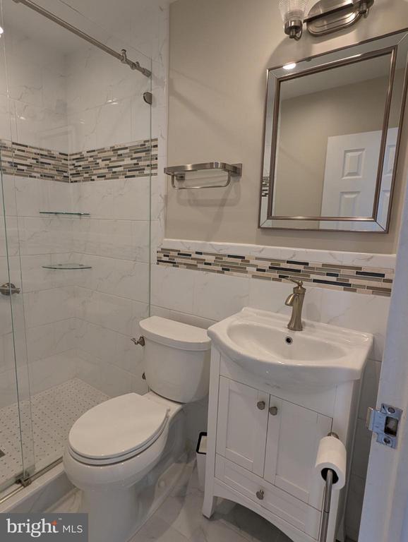 Building Photo - 6641 Wakefield Dr