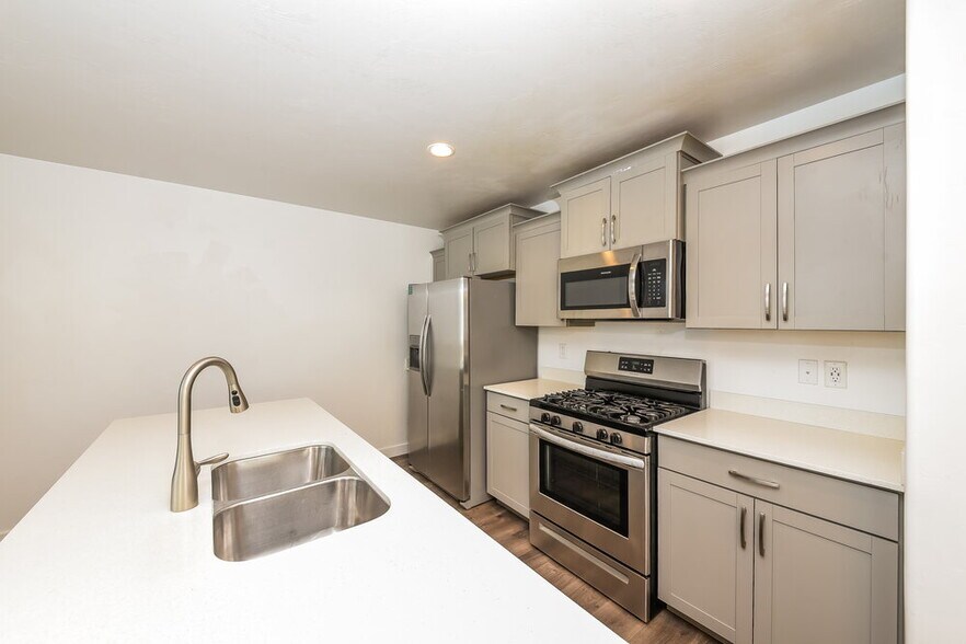 Building Photo - 7877 Cronus Ln
