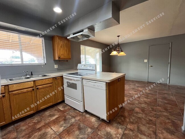 Building Photo - BEAUTIFULLY UPDATED 3 BEDROOM HOME WITH HUGE BACKYARD, RV GATE & ARIZONA ROOM IN GLENDALE!
