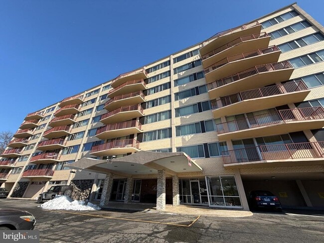 Building Photo - 5353 Columbia Pike