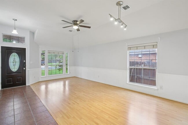 Building Photo - 4405 S Summercrest Loop