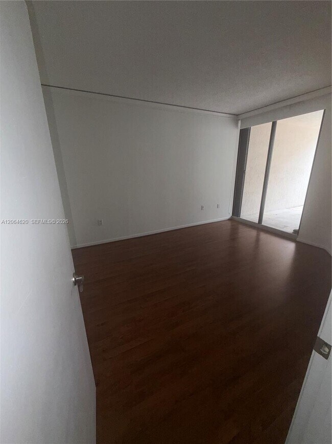Building Photo - 540 Brickell Key Dr