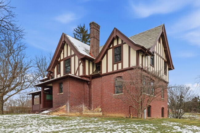 Building Photo - 1 Fox Hill Dr