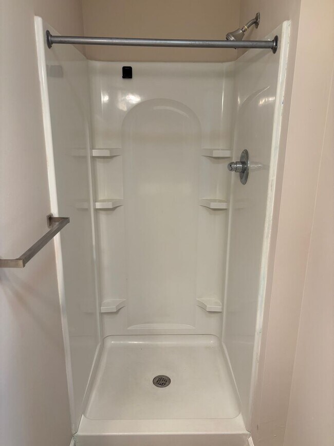 Building Photo - 3 BED, 2 BATH BRICK HOME IN ASHEBORO!