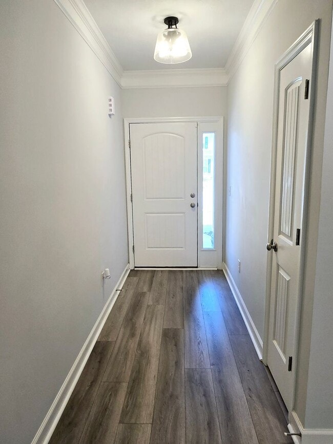 Building Photo - 725 Goodale Dr