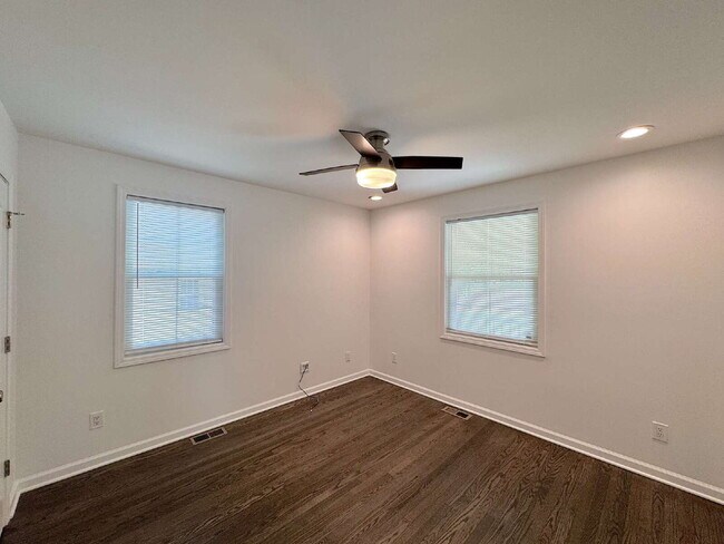 Building Photo - Stylish Updated Home Just Minutes from Downtown Raleigh!