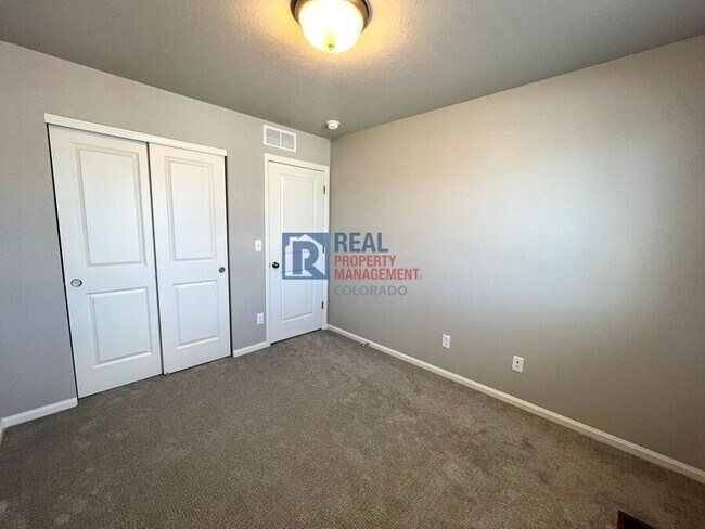 Building Photo - 9254 Henson Pl