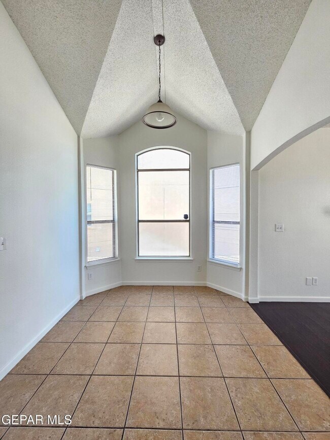 Building Photo - 6087 Camden Lake St