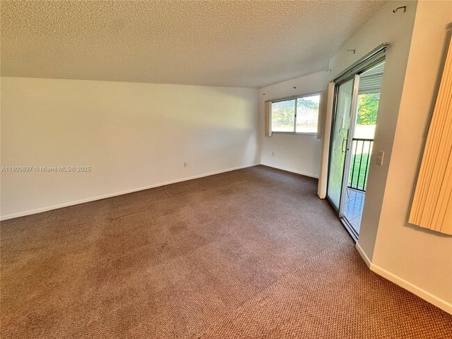 Building Photo - 13105 SW 16th Ct