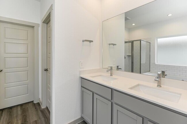 Building Photo - 7918 Brumly Ln