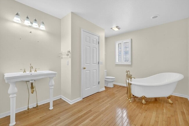 Building Photo - Heathercove Place