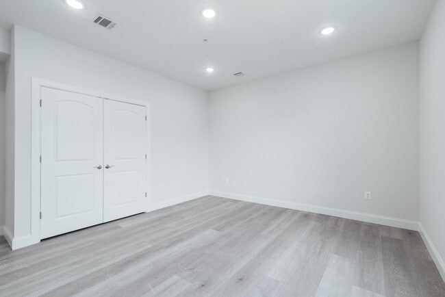 Building Photo - 144 Bergen Ave