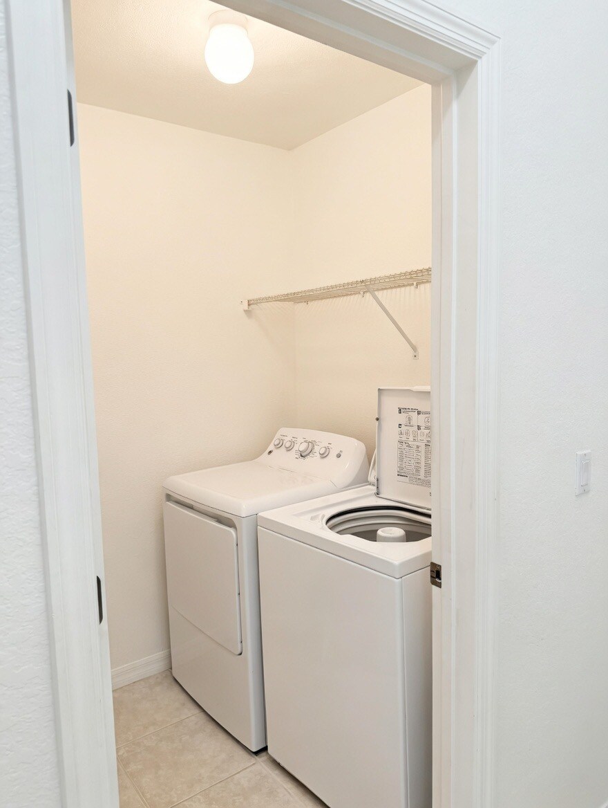 Building Photo - 1802 Triano Cir