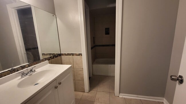 Building Photo - 5195 Wren Cove