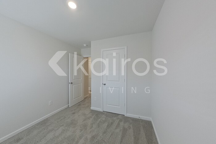 Building Photo - 2119 Banyon Cir