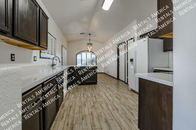 Building Photo - 9316 W Cinnabar Ave