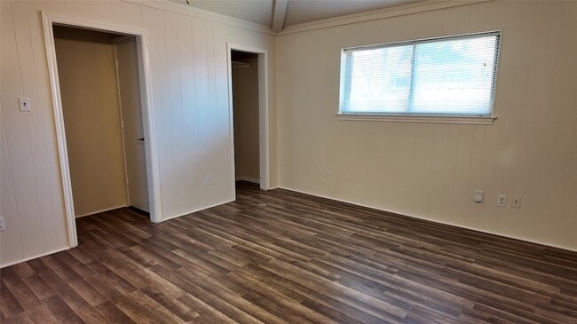 Building Photo - 613 Palomar Ln