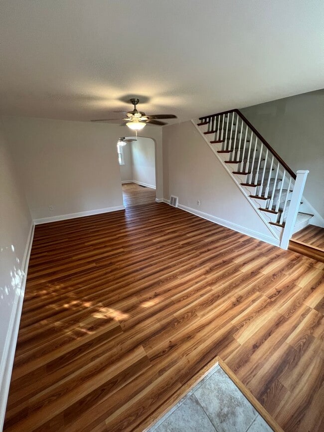 Building Photo - Charming 3-bedroom, 1-bathroom home locate...