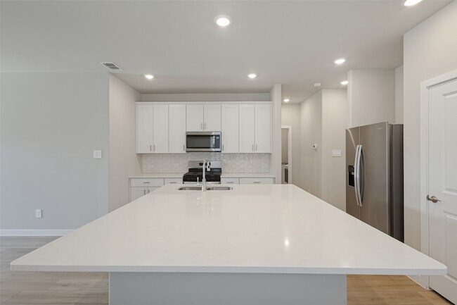 Building Photo - 6006 Alderton Dr