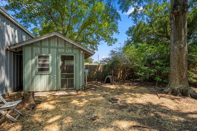 Building Photo - 2411 Orange St