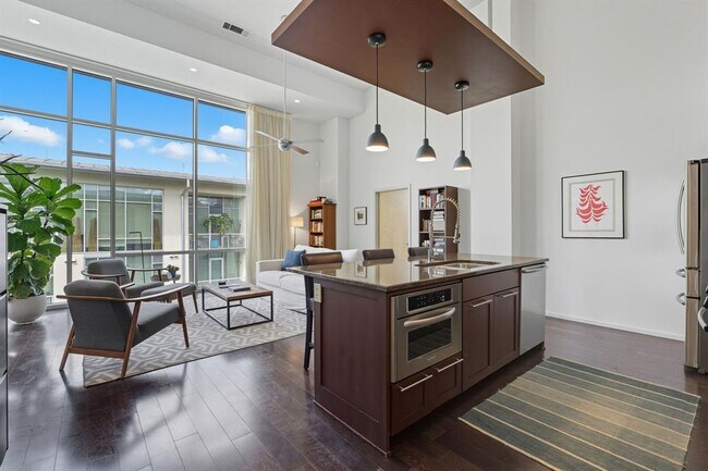 Primary Photo - 1600 Barton Springs Rd