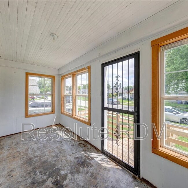 Building Photo - 1308 E Taylor St