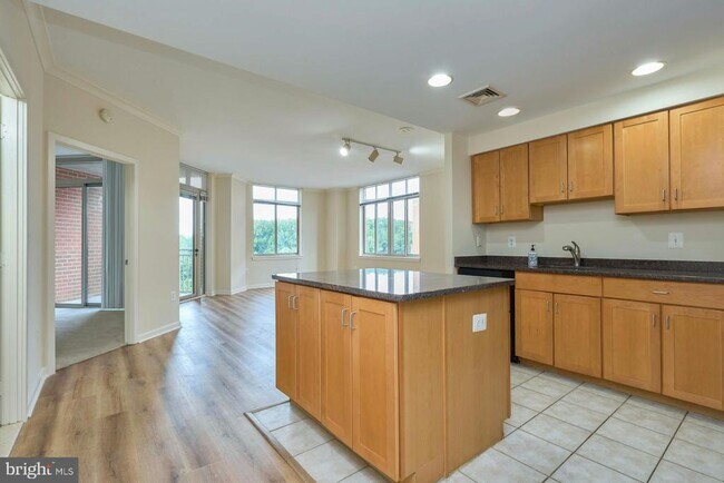 Building Photo - 4490 Market Commons Dr