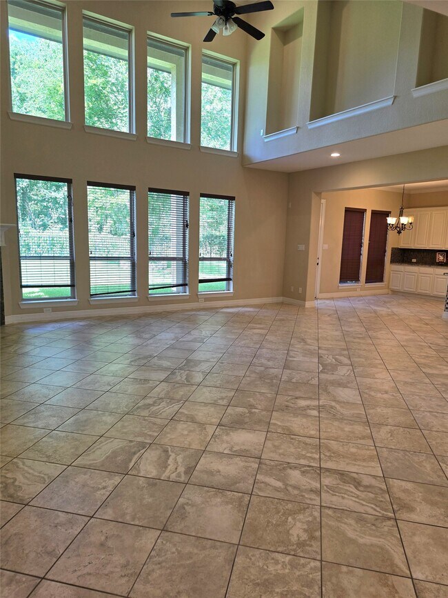 Building Photo - 10 Val Delsa Ct