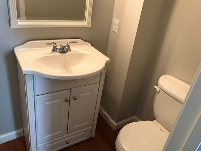 Building Photo - Cute 2 Bedroom / 1.5 Bath home in Penn Tra...