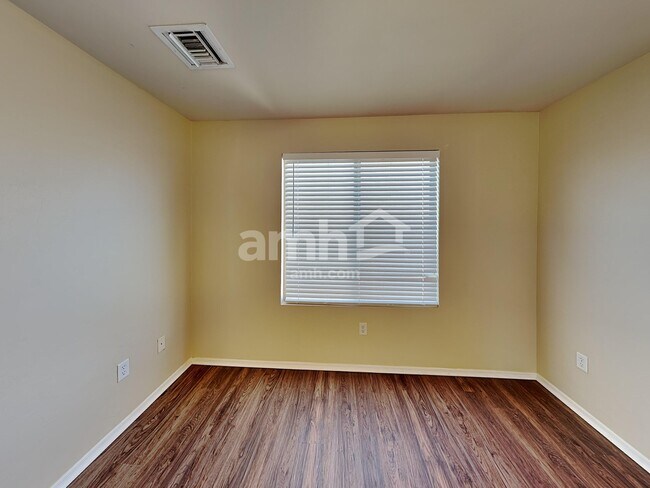 Building Photo - 12951 N Fox Hollow Dr