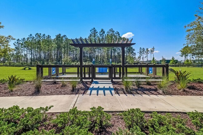 Building Photo - Spacious 3BR/3.5BA Home with Office & Reso...