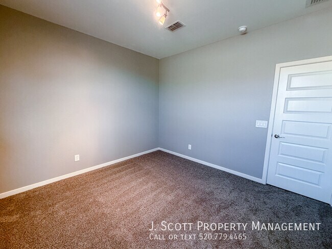 Building Photo - 1270 Carlsbad Dr