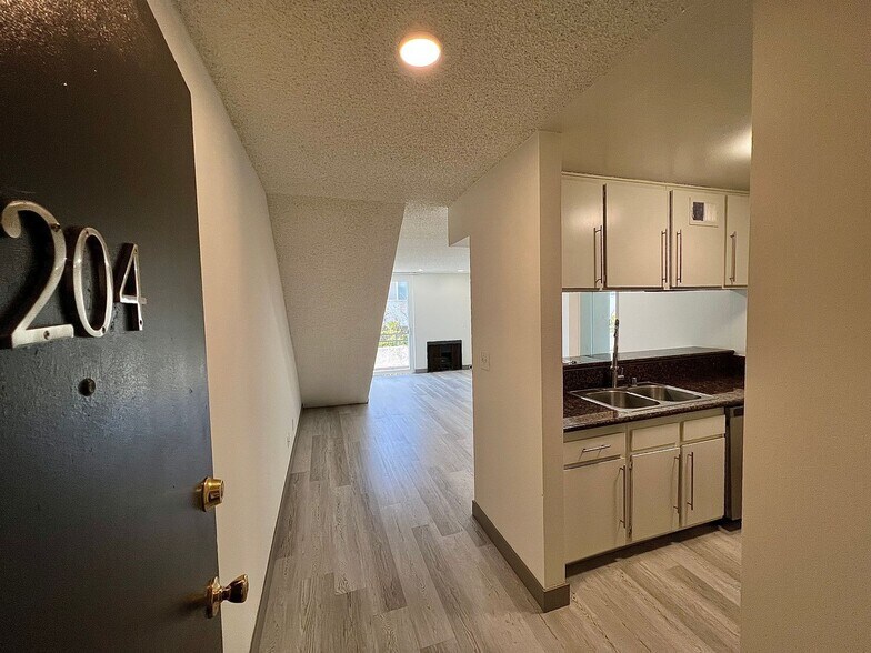 Building Photo - 3715 S Canfield Ave