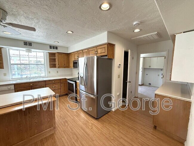 Building Photo - 2506 W Grandview Dr