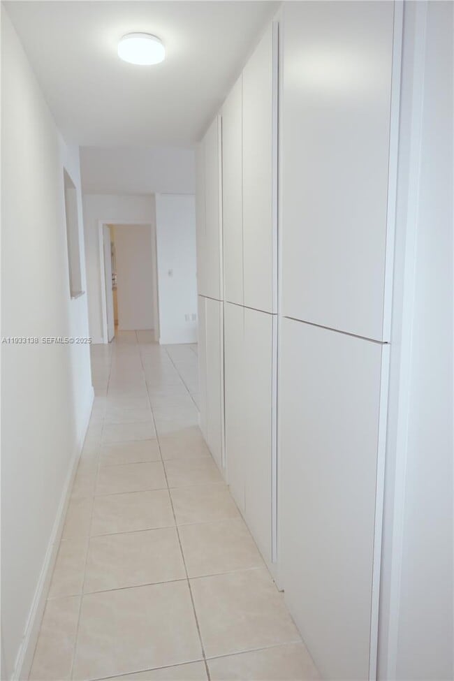 Building Photo - 20515 E Country Club Dr