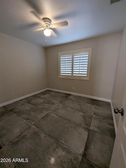 Building Photo - 1094 W Heather Ave