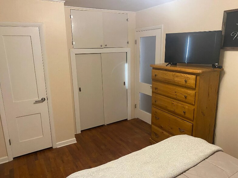 Building Photo - 4830 S Detroit Ave