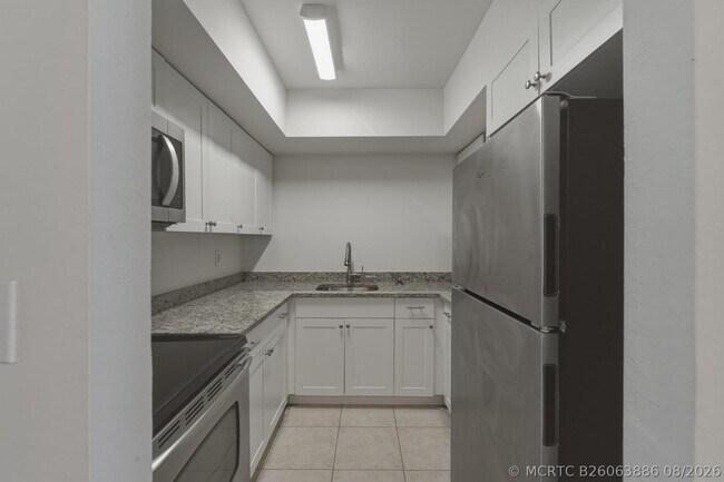 Building Photo - 4529 NE 21st Ave