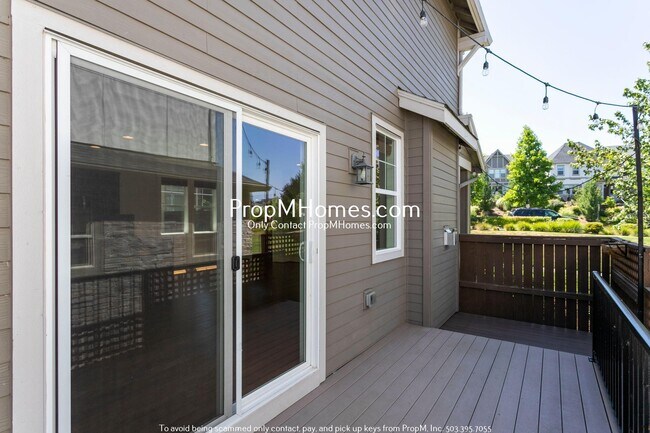 Building Photo - Three Level Home in Villebois - 4 Bedrooms!