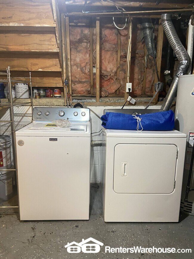 Building Photo - 750 Hyde Park Dr