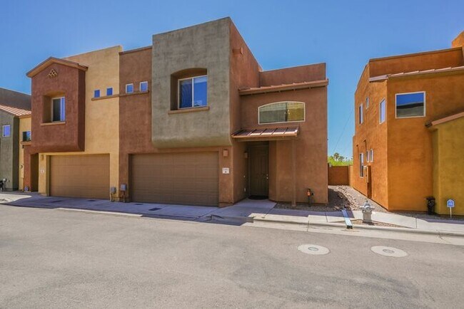Building Photo - Spacious 3-Bed, 3-Bath Tucson Condo w/ Gar...