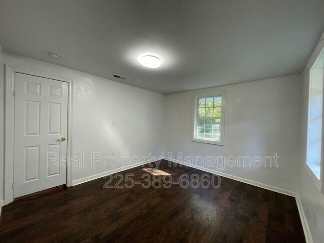 Building Photo - 9642 Lewis St