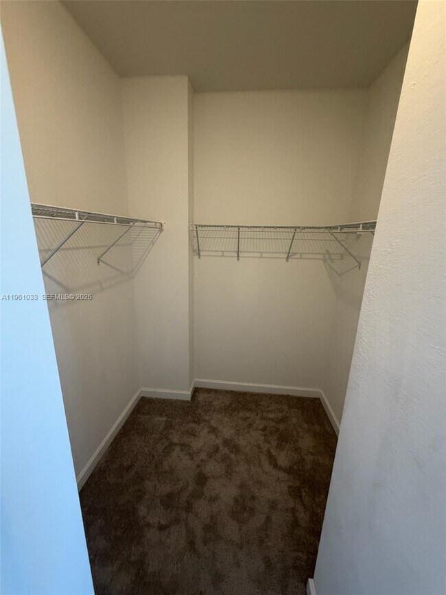 Building Photo - 679 SE 13th St Cir