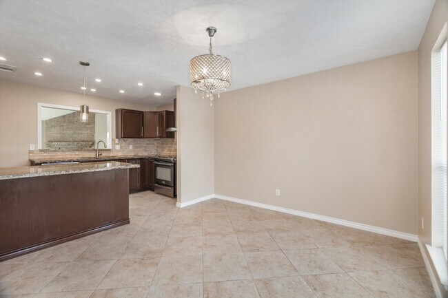 Building Photo - 7218 Foxway Ln