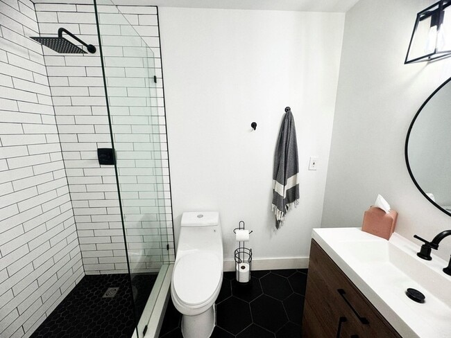 Building Photo - 321 Sandtree Dr