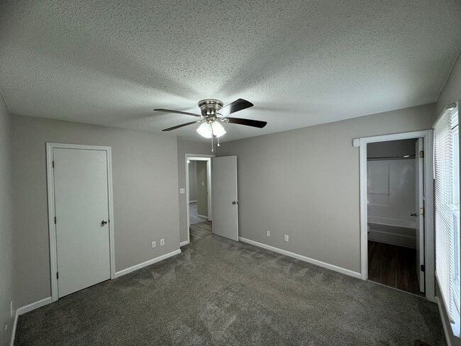 Building Photo - Charming Single Family Home in Clarksville