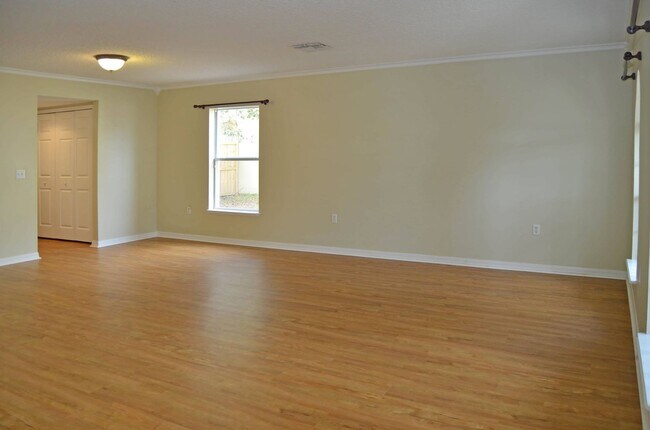 Building Photo - 87113 Kipling Dr